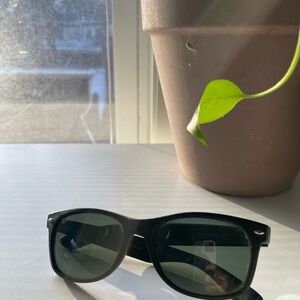 Ray-Ban Polarized Black Sunglasses Classic Wayfarer Style